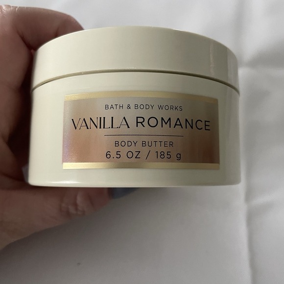 New Bath & Body Works - "VANILLA ROMANCE" - Body Butter - 6.5 oz - Picture 1 of 5